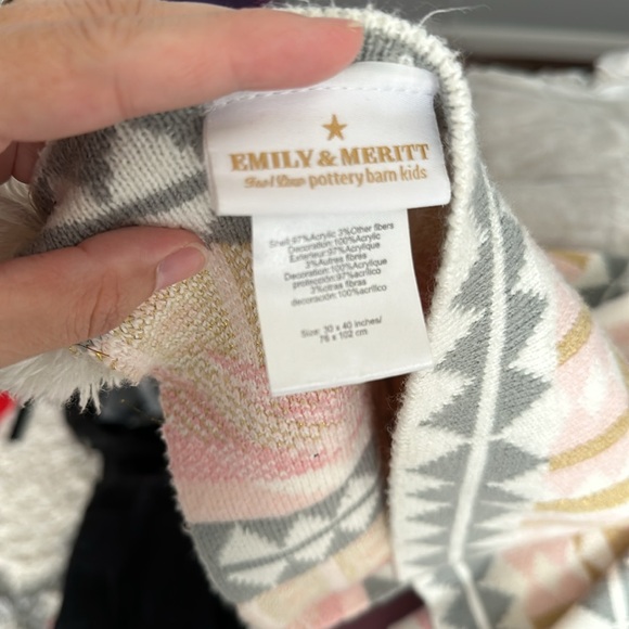 Pottery barn blanket - Picture 3 of 3